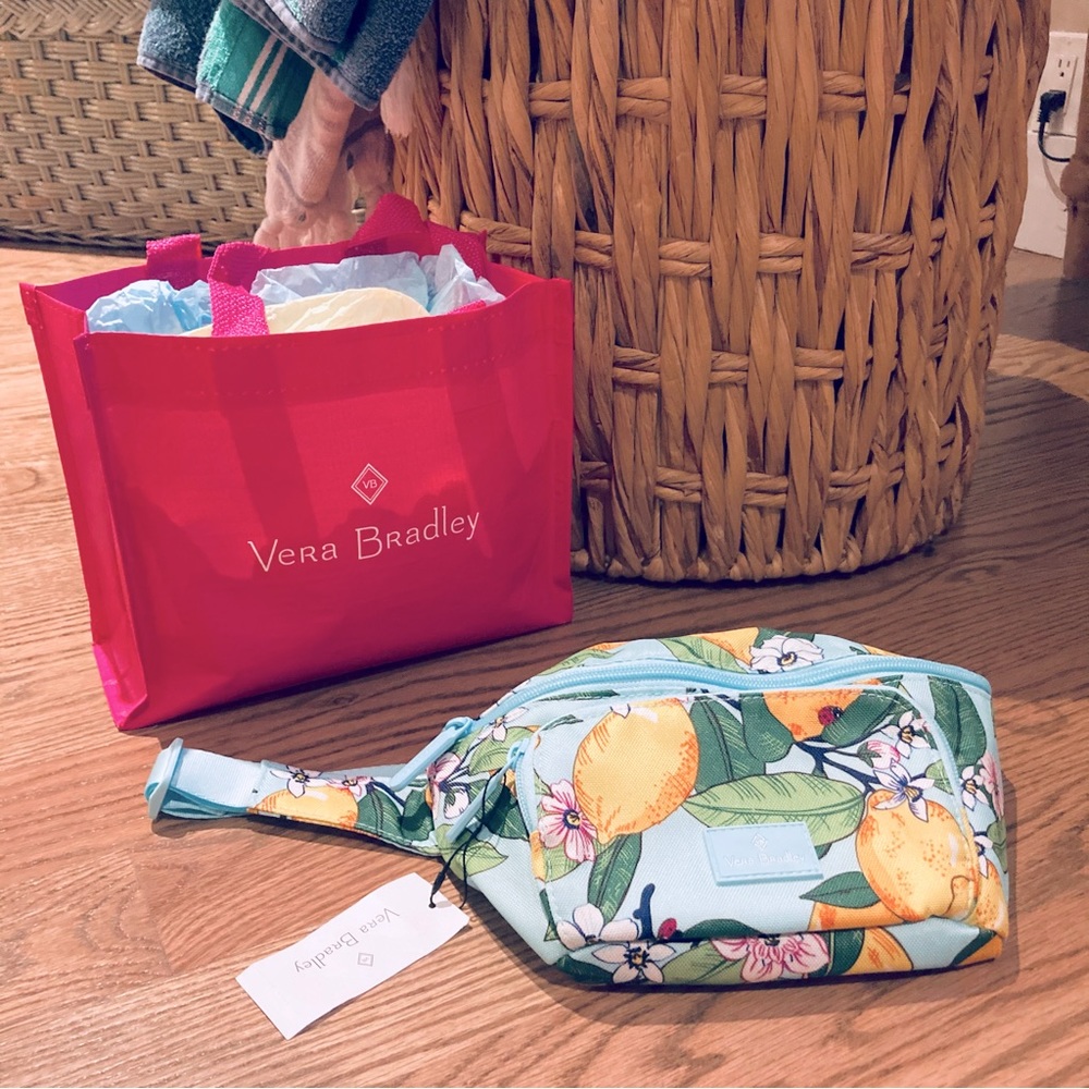 vera bradley lighten up RFID belt bag lemon grove print NWT with bag!